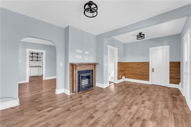 Building Photo - 1289 W 115th St Unit 2