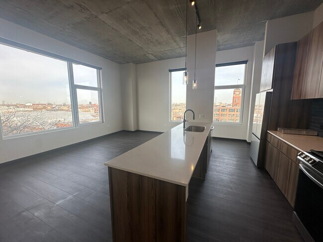 Photo - 1657 W Lake St Apartment