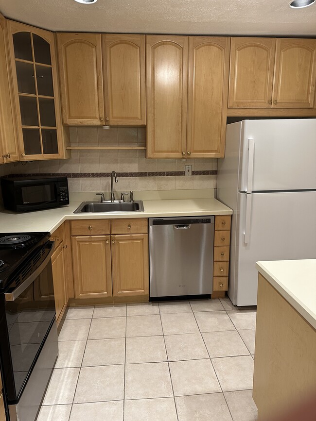 Building Photo - 111 Amberly Dr Unit D