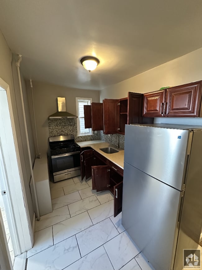Building Photo - Beech St Yonkers Rental