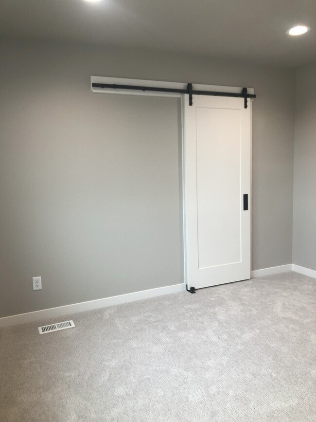 Photo - 528 Oxford Ave