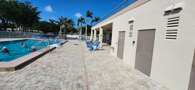 Photo - 14831 Park Lake Dr Unit 207