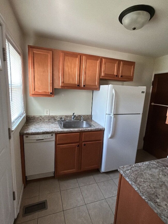 Photo - 2013-2015 Elmwood Ave. Unit 2013