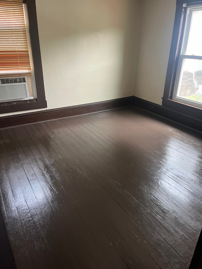 Photo - 211 Howard St