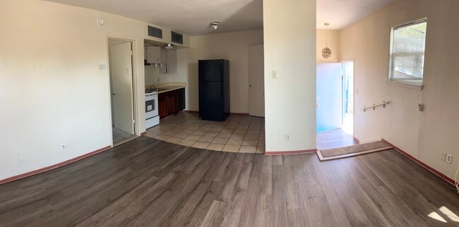 Photo - Broadway Apartments