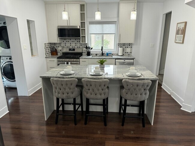 Photo - 7109 Keeler Ave