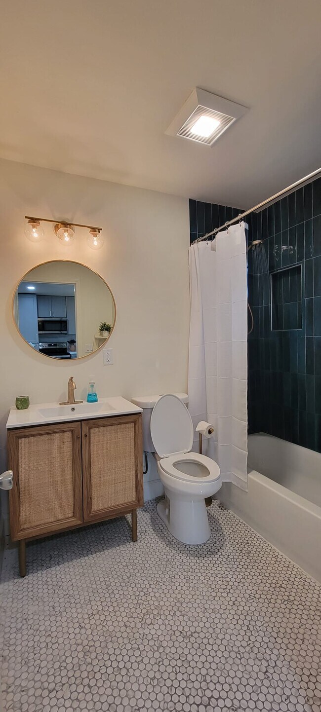 Photo - 4347 Governor Dr Unit Studio