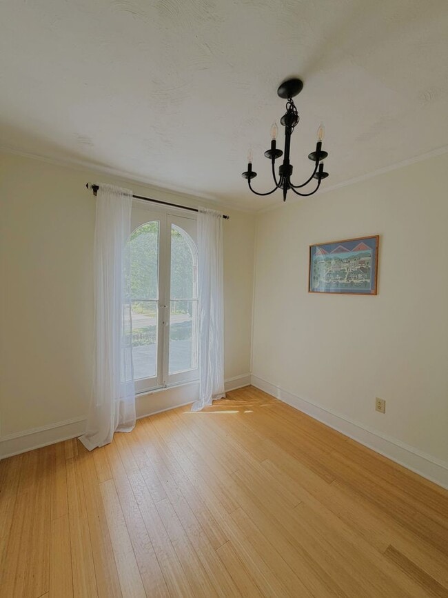 Building Photo - 97 E Housatonic St Unit #2
