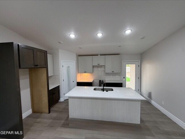 Photo - 2633 Dunoon Dr