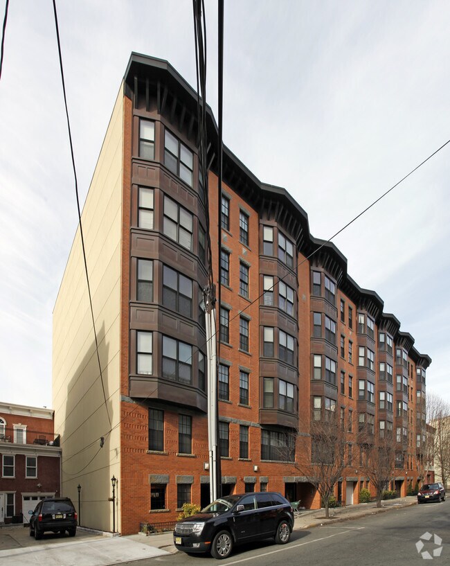 Photo - Thomas Jefferson II Apartments