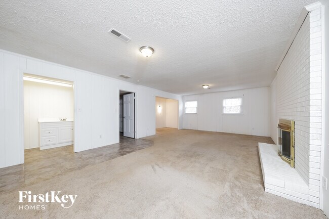 Photo - 160 Rhyne Ct