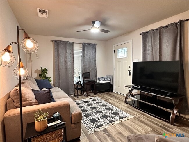 Photo - 511 McKie St