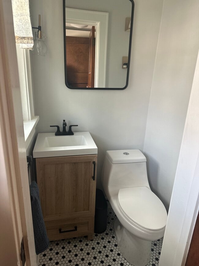 Photo - 613 E Washington St