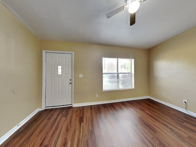 Photo - 1737 Ave C NE