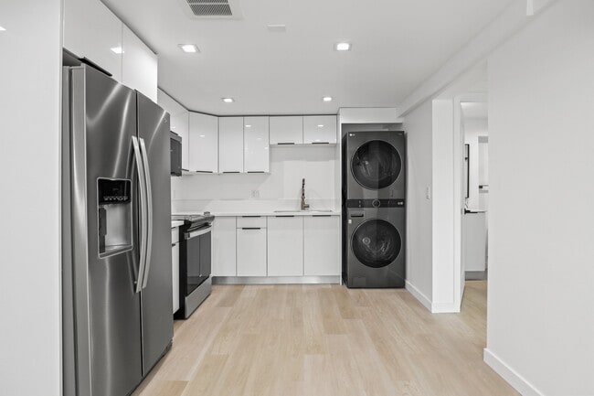 Photo - 2561 W Ave 30 Unit 11