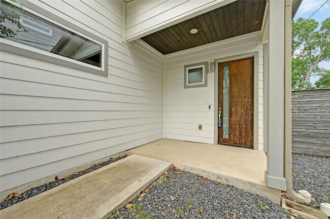 Photo - 1100 Saucedo St