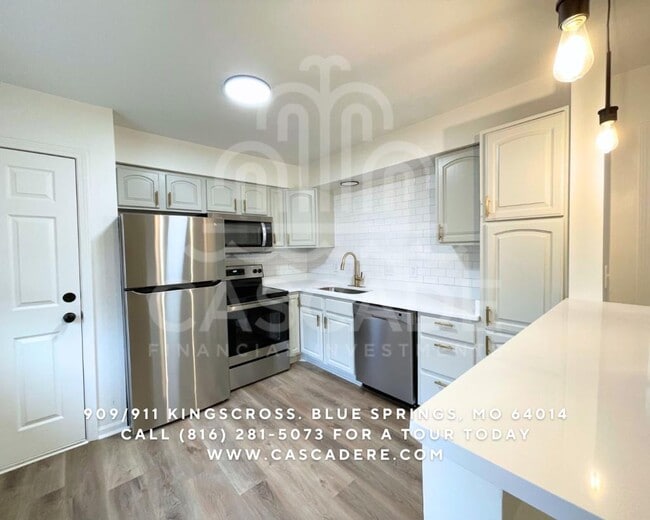 Building Photo - 911 SW Kingscross Rd