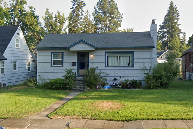 Charming 2 Bed 2 Bath Home on South Hill! - Charming 2 Bed 2 Bath Home on South Hill!