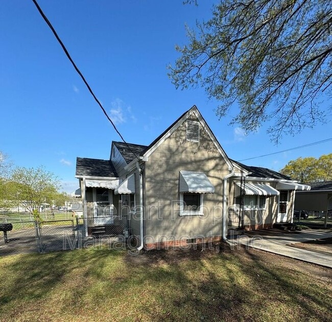 Photo - 221 Hutchinson St