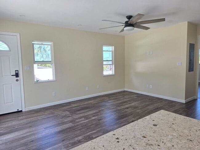 Building Photo - AVAILABLE NOW! 2 bed, 2 bath, 1 parking Kalaheo Hillside