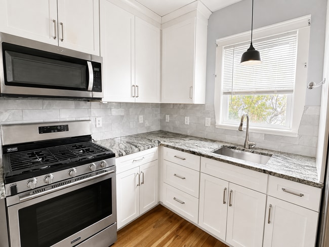 Building Photo - 144 Magnolia St Unit 2