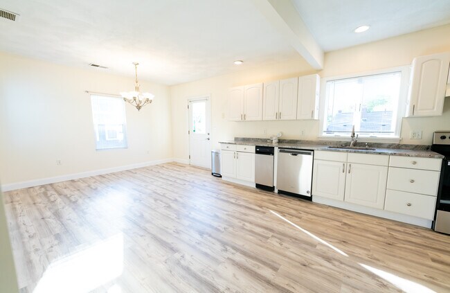 Photo - 323 Middlesex St Unit 2