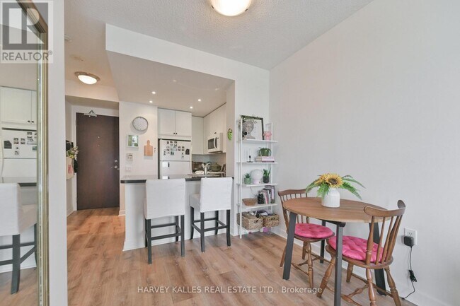 Photo - 85 Bloor St E Unité 1704