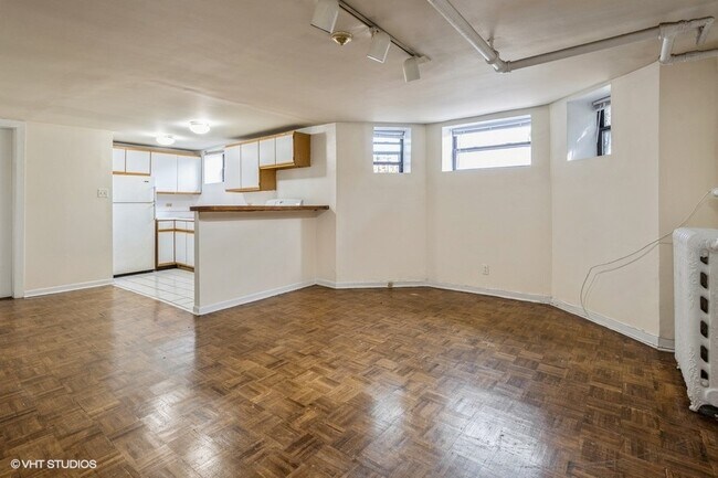 Photo - 1200 W Addison St Unit Garden