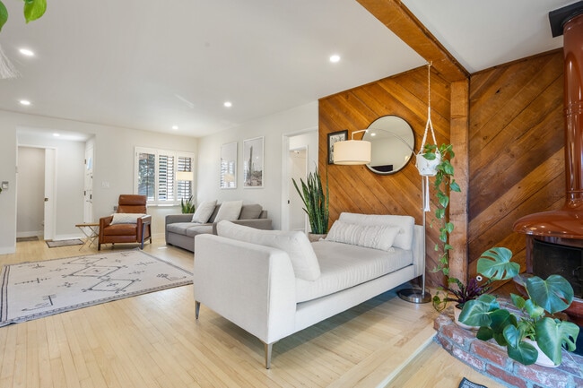 Photo - 5923 Abernathy Dr