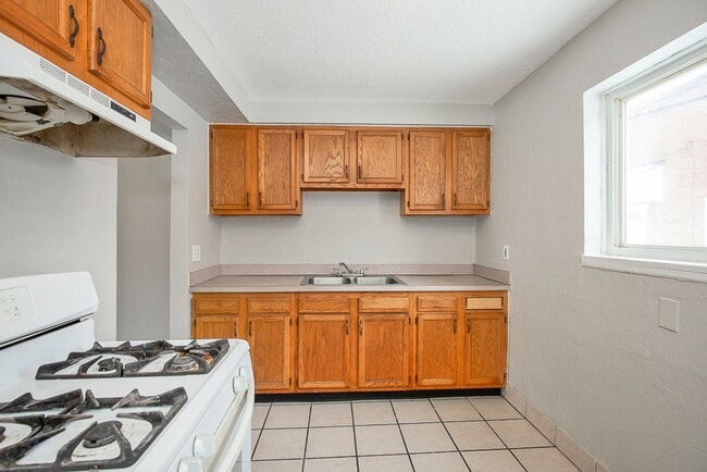 Photo - 2 BED 1.5 BATH UNIT IN THE BANBURY CONDOMINIUMS!