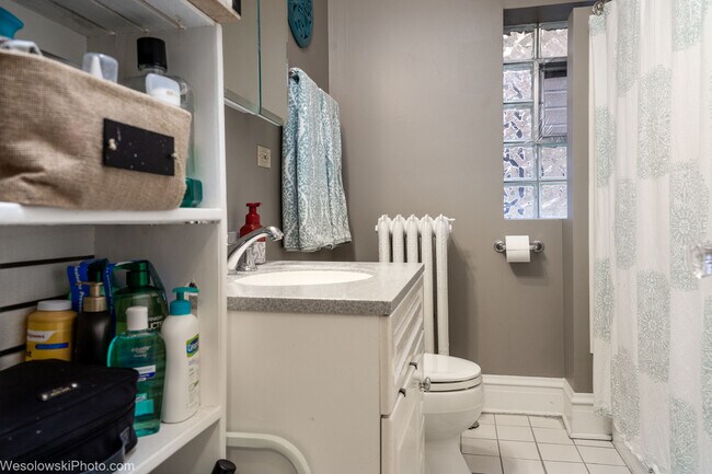 Photo - 4426 N Whipple St Unit 2