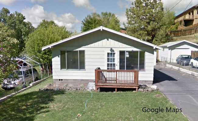 Building Photo - 3 Bedroom 2 bath