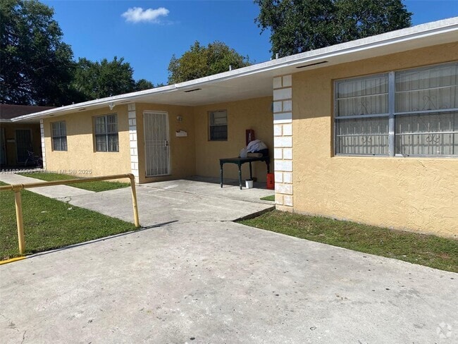 Building Photo - 2154 NW 61st St Unit 1 Rental