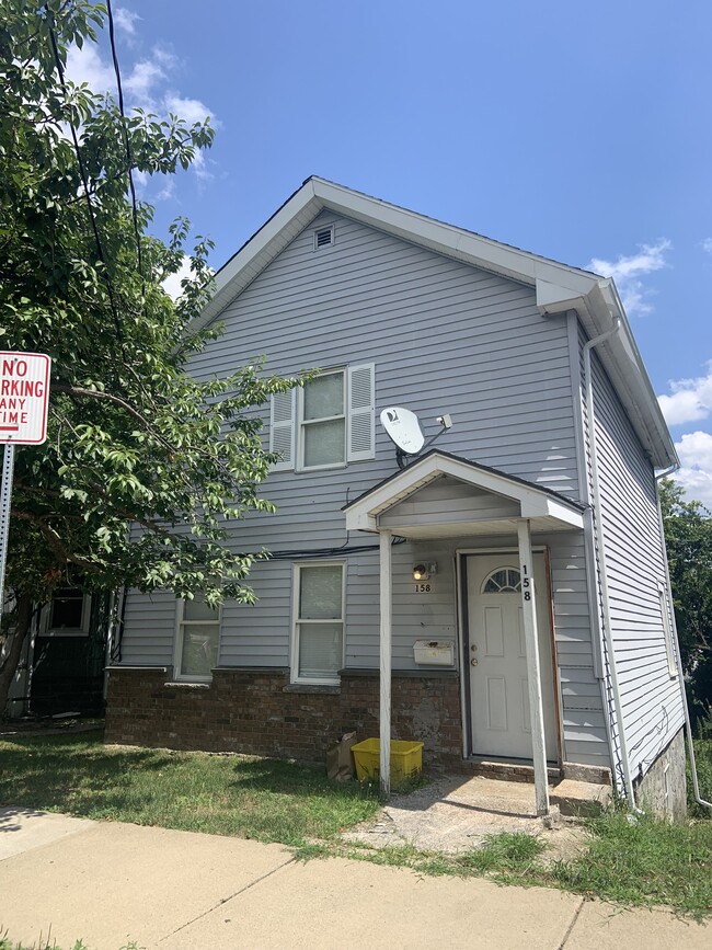 Photo - 158 Oak St