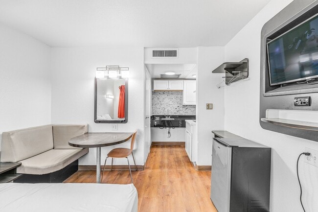 Building Photo - 750 Raintree Dr Unit 2 Rental