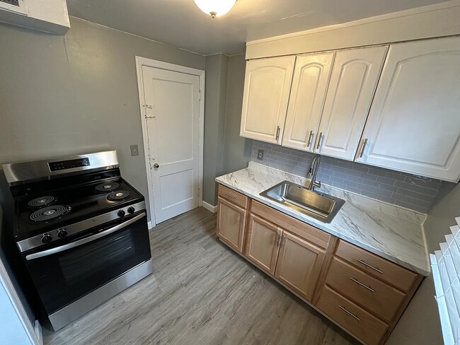 Photo - 712 Taunton Pl Unit 714