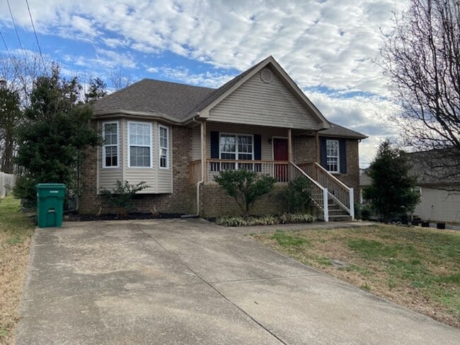 Building Photo - Single Family Home just 20 mins from Downtown Nashville!