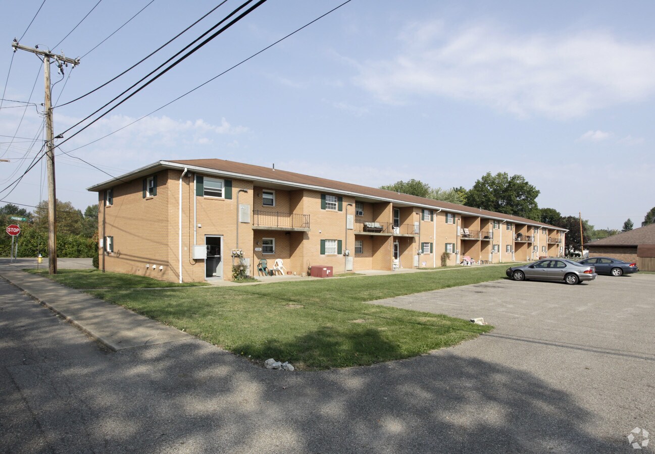 Photo - 3104-3160 Military Rd Apartments