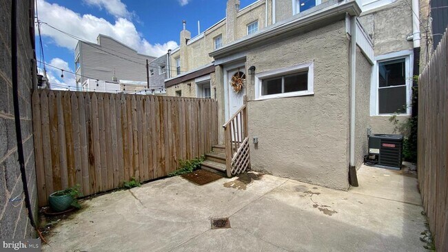 Photo - 2321 E Cabot St