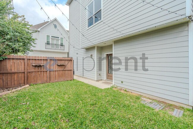 Photo - 850 W 20th St