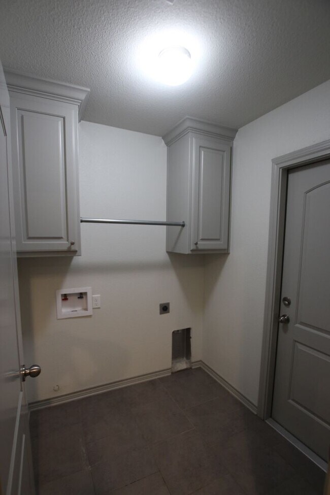 Photo - Beautiful 3 Bedroom 2 Bathroom Townhouse i... Unit 6324