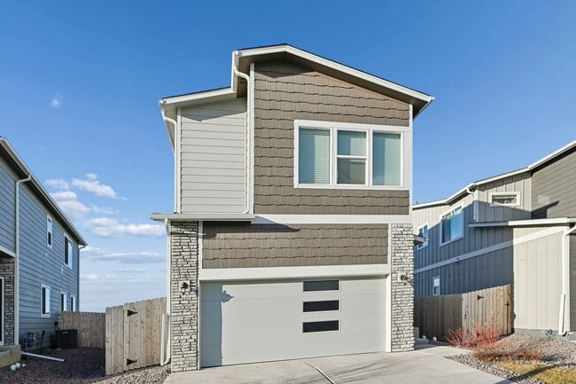 Building Photo - 11197 House Finch Ln