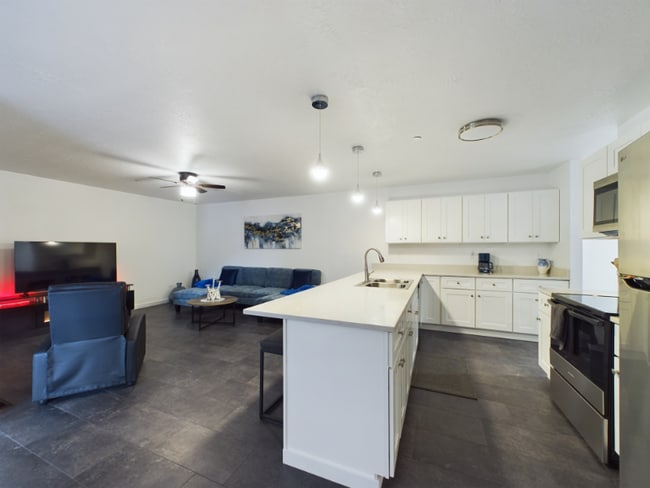 Photo - 140 Railroad Ave Unidad 2