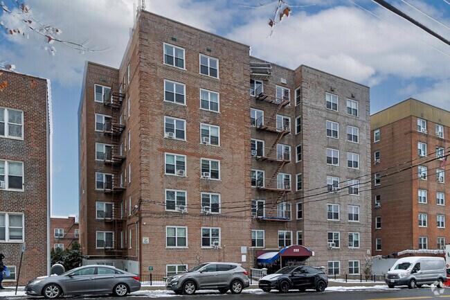 Photo - 595 Mclean Ave