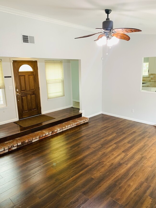 Photo - 920 Linwood St