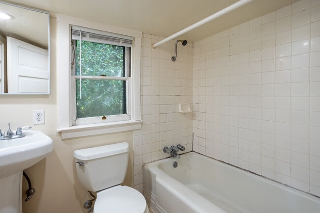 Photo - 812 W 1st St Unit 1