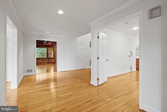 Photo - 10810 Burbank Dr
