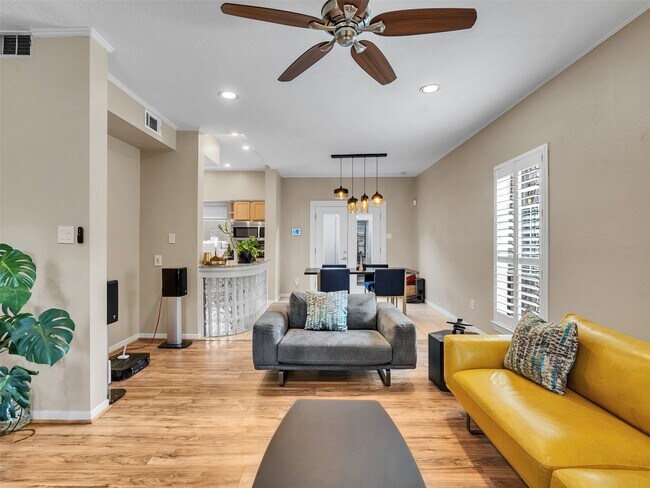 Photo - 701 Bering Dr Unidad 806