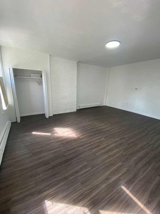 Building Photo - Available MAY 2026 - Beautiful renovated 3 Bedroom, 2 Bath Home in Heart of Allentown!