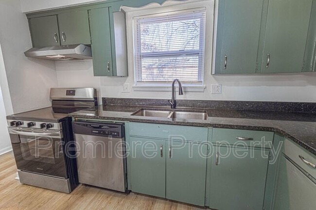 Photo - 224 E Hargis St